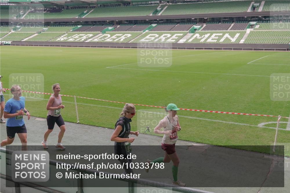 13.09.2026 - 21. swb-Marathon Bremen Michael Burmester http://msf.ph/oto/10333798 13.09.2026 13:06:49 Laufen im Stadion 109, 132, 156, 217, 244, 287, 303, 310, 372, 394, 430, 454, 489, 578, 607, 613, 682, 716, 784, 831, 834, 846, 891, 900, 922, 1083, 1173, 1189, 1205, 1274, 1365, 1369, 1380, 1387, 1437, 1532, 1533, 1545, 1574, 1581, 1600, 1823, 1841, 1848, 1854, 1871, 1909, 1926, 1938, 2070, 2076, 2090, 2219, 2244, 2265, 2275, 2283, 2310, 2318, 2355, 2356, 2393, 2440, 2464, 2699, 2707, 2721, 2731, 2755, 2818, 2902, 2911, 2949, 2960, 3115, 3444, 3485 meine-sportfotos.de