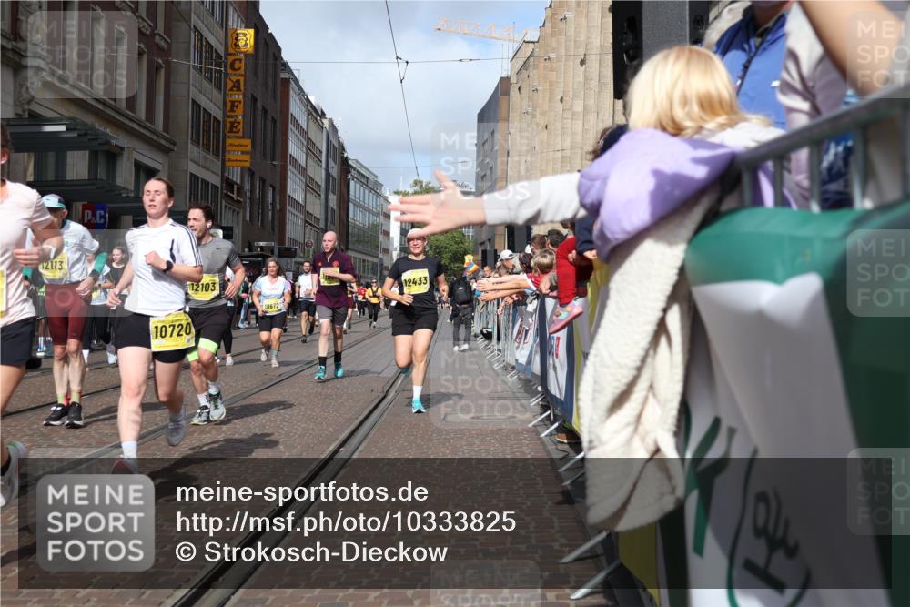 13.09.2026 - 21. swb-Marathon Bremen Strokosch-Dieckow http://msf.ph/oto/10333825 13.09.2026 11:03:53 Ziel 10182, 10291, 10390, 10516, 10526, 10607, 10613, 10671, 10672, 10726, 10912, 10913, 11214, 11215, 11221, 11318, 11319, 11336, 11470, 11471, 11539, 11618, 11720, 11726, 11740, 11909, 12001, 12103, 12113, 12140, 12260, 12276, 12392, 12433, 10090, 10091, 10152, 10327, 10357, 10403, 10420, 10429, 10569, 10607, 10659, 10720, 10796, 10902, 10918, 10950, 11149, 11325, 11451, 11511, 11595, 11618, 11655, 11746, 11868, 11967, 12074, 12392, 12504 meine-sportfotos.de