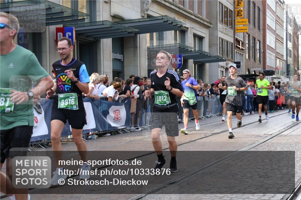13.09.2026 - 21. swb-Marathon Bremen Strokosch-Dieckow http://msf.ph/oto/10333876 13.09.2026 13:23:56 Ziel 102, 776, 909, 1199, 1250, 2295, 2370, 2491, 2967, 3372, 4000, 4559, 5012, 5208, 5257, 5397, 5481, 5623, 5928, 5929, 6105, 6772, 7059, 7069, 7081, 7156, 8082, 8179, 8415, 9087, 9573, 9916, 13219, 135, 342, 2210, 2288, 2485, 2490, 2517, 2560, 2627, 3044, 3642, 3856, 4601, 4671, 5011, 5104, 5116, 5146, 5231, 5908, 6157, 6332, 6648, 6772, 6843, 7094, 7105, 7216, 7357, 7475, 7761, 8051, 8052, 8095, 8290, 10059, 10115, 13007, 13197 meine-sportfotos.de