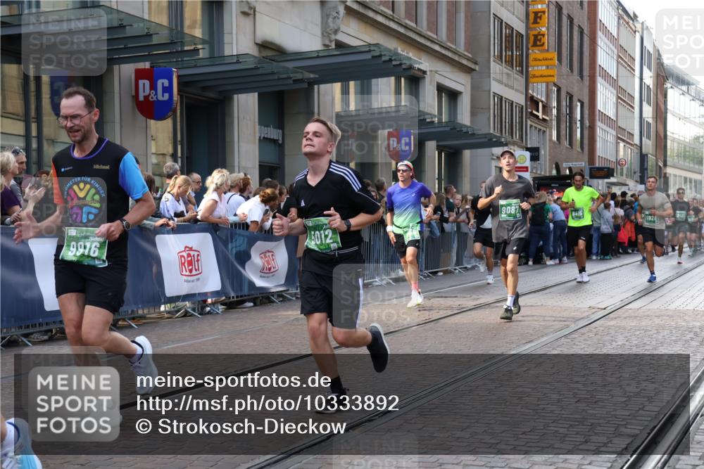 13.09.2026 - 21. swb-Marathon Bremen Strokosch-Dieckow http://msf.ph/oto/10333892 13.09.2026 13:23:56 Ziel 102, 776, 909, 1199, 1250, 2295, 2370, 2491, 2967, 3372, 4000, 4559, 5012, 5208, 5257, 5397, 5481, 5623, 5928, 5929, 6105, 6772, 7059, 7069, 7081, 7156, 8082, 8179, 8415, 9087, 9573, 9916, 13219, 135, 342, 2210, 2288, 2485, 2490, 2517, 2560, 2627, 3044, 3642, 3856, 4601, 4671, 5011, 5104, 5116, 5146, 5231, 5908, 6157, 6332, 6648, 6772, 6843, 7094, 7105, 7216, 7357, 7475, 7761, 8051, 8052, 8095, 8290, 10059, 10115, 13007, 13197 meine-sportfotos.de