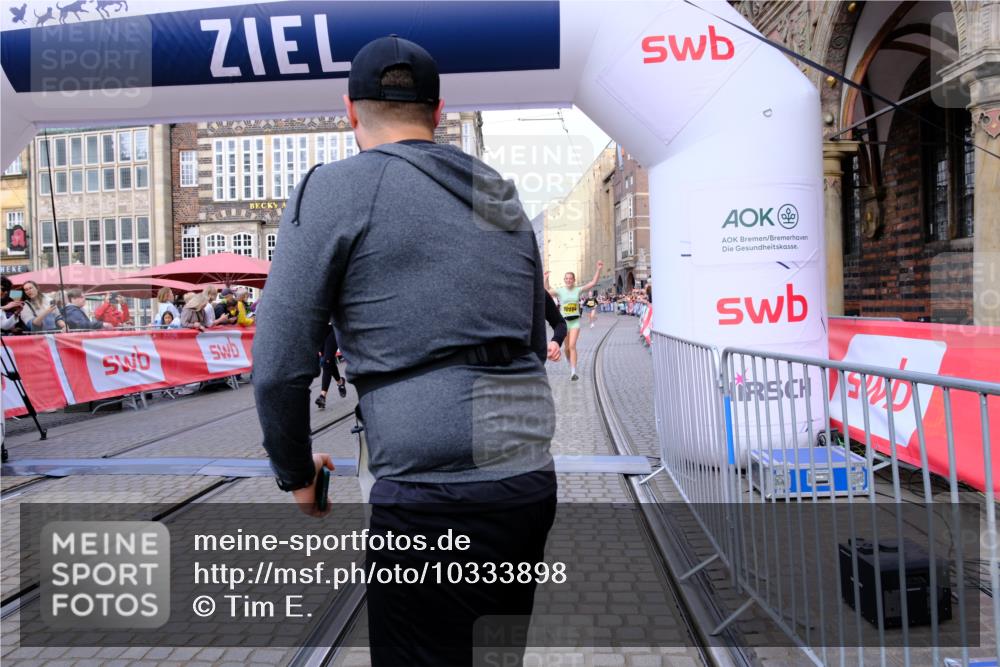 13.09.2026 - 21. swb-Marathon Bremen Tim E. http://msf.ph/oto/10333898 13.09.2026 11:05:51 Ziel 10186, 10238, 10259, 10260, 10432, 10457, 10717, 10864, 11146, 11314, 11334, 11387, 11394, 11520, 11521, 11571, 11572, 11724, 11791, 11892, 11947, 12055, 12156, 12251, 12273, 12330, 12362, 12501 meine-sportfotos.de