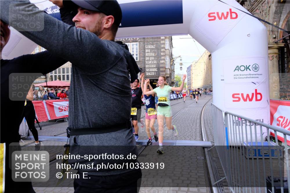 13.09.2026 - 21. swb-Marathon Bremen Tim E. http://msf.ph/oto/10333919 13.09.2026 11:05:53 Ziel 10168, 10186, 10238, 10259, 10260, 10432, 10457, 10864, 11146, 11314, 11387, 11394, 11520, 11521, 11571, 11572, 11724, 11791, 11892, 11947, 12055, 12156, 12251, 12273, 12330, 12362, 12501 meine-sportfotos.de