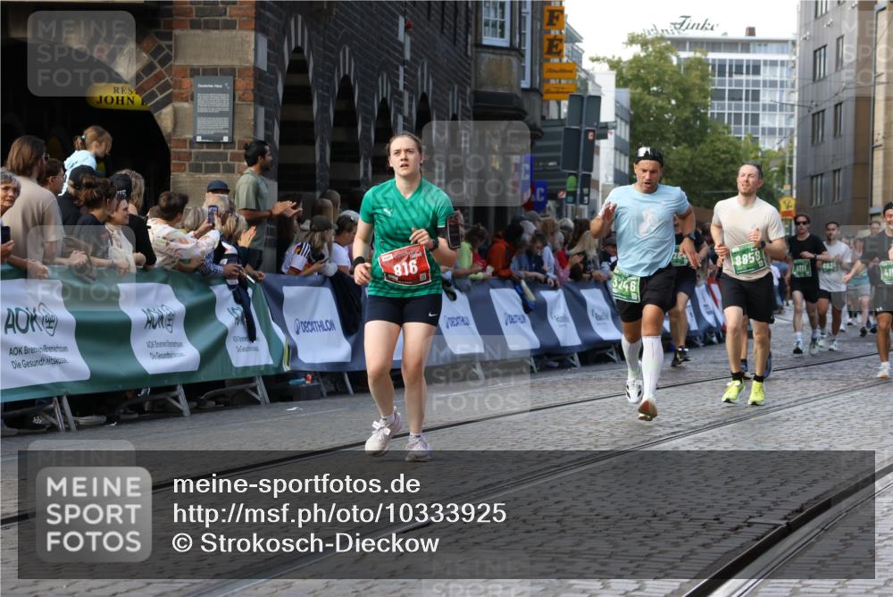 13.09.2026 - 21. swb-Marathon Bremen Strokosch-Dieckow http://msf.ph/oto/10333925 13.09.2026 13:16:59 Ziel 472, 675, 696, 734, 816, 827, 985, 1076, 2473, 2474, 2809, 3716, 4135, 4485, 5255, 5772, 6367, 6531, 6535, 7603, 7875, 8171, 8288, 2052, 3246, 4156, 4805, 6624, 6759, 6953, 7284, 8111, 8418, 8858 meine-sportfotos.de