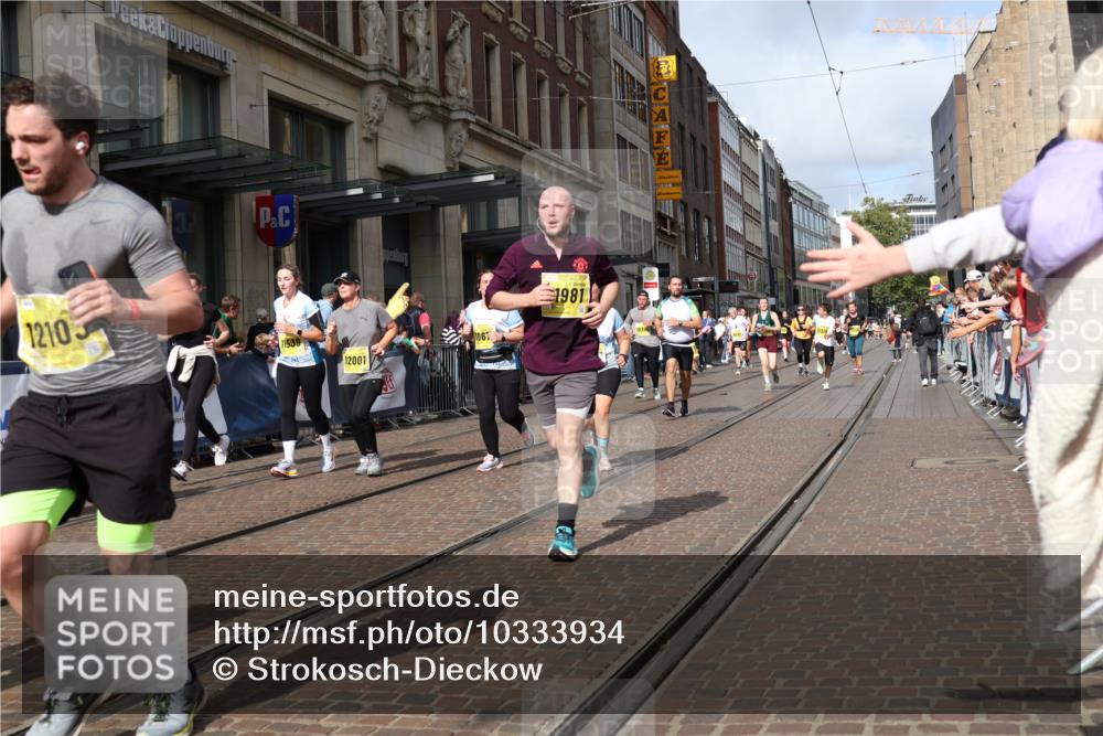 13.09.2026 - 21. swb-Marathon Bremen Strokosch-Dieckow http://msf.ph/oto/10333934 13.09.2026 11:03:56 Ziel 10182, 10245, 10291, 10390, 10516, 10526, 10613, 10671, 10672, 10726, 10912, 10913, 11214, 11215, 11221, 11248, 11318, 11336, 11410, 11539, 11720, 11726, 11740, 11909, 12001, 12009, 12103, 12113, 12140, 12276, 12929, 10090, 10091, 10152, 10327, 10357, 10403, 10429, 10569, 10607, 10659, 10720, 10796, 10918, 10950, 11149, 11319, 11325, 11451, 11470, 11471, 11511, 11595, 11618, 11868, 11967, 12074, 12140, 12260, 12392, 12433, 12504 meine-sportfotos.de