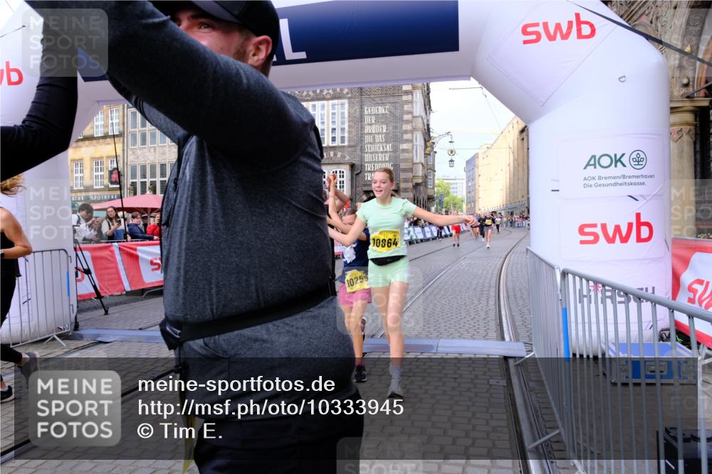 13.09.2026 - 21. swb-Marathon Bremen Tim E. http://msf.ph/oto/10333945 13.09.2026 11:05:53 Ziel 10168, 10186, 10238, 10259, 10260, 10432, 10457, 10864, 11146, 11314, 11387, 11394, 11520, 11521, 11571, 11572, 11724, 11791, 11892, 11947, 12055, 12156, 12251, 12273, 12330, 12362, 12501 meine-sportfotos.de