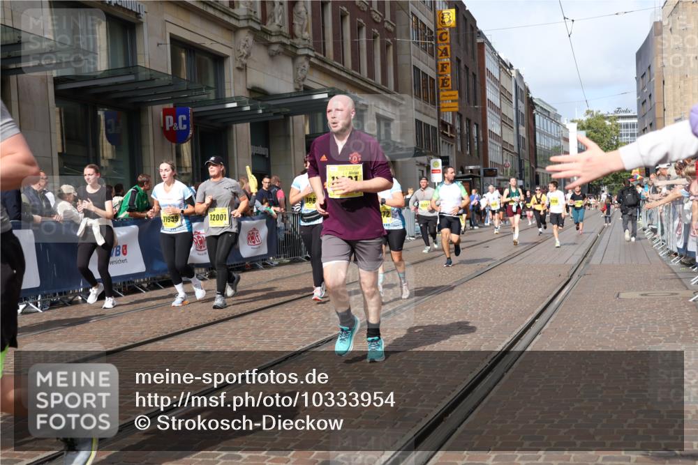 13.09.2026 - 21. swb-Marathon Bremen Strokosch-Dieckow http://msf.ph/oto/10333954 13.09.2026 11:03:56 Ziel 10182, 10245, 10291, 10390, 10516, 10526, 10613, 10671, 10672, 10726, 10912, 10913, 11214, 11215, 11221, 11248, 11318, 11336, 11410, 11539, 11720, 11726, 11740, 11909, 12001, 12009, 12103, 12113, 12140, 12276, 12929, 10090, 10091, 10152, 10327, 10357, 10403, 10429, 10569, 10607, 10659, 10720, 10796, 10918, 10950, 11149, 11319, 11325, 11451, 11470, 11471, 11511, 11595, 11618, 11868, 11967, 12074, 12140, 12260, 12392, 12433, 12504 meine-sportfotos.de