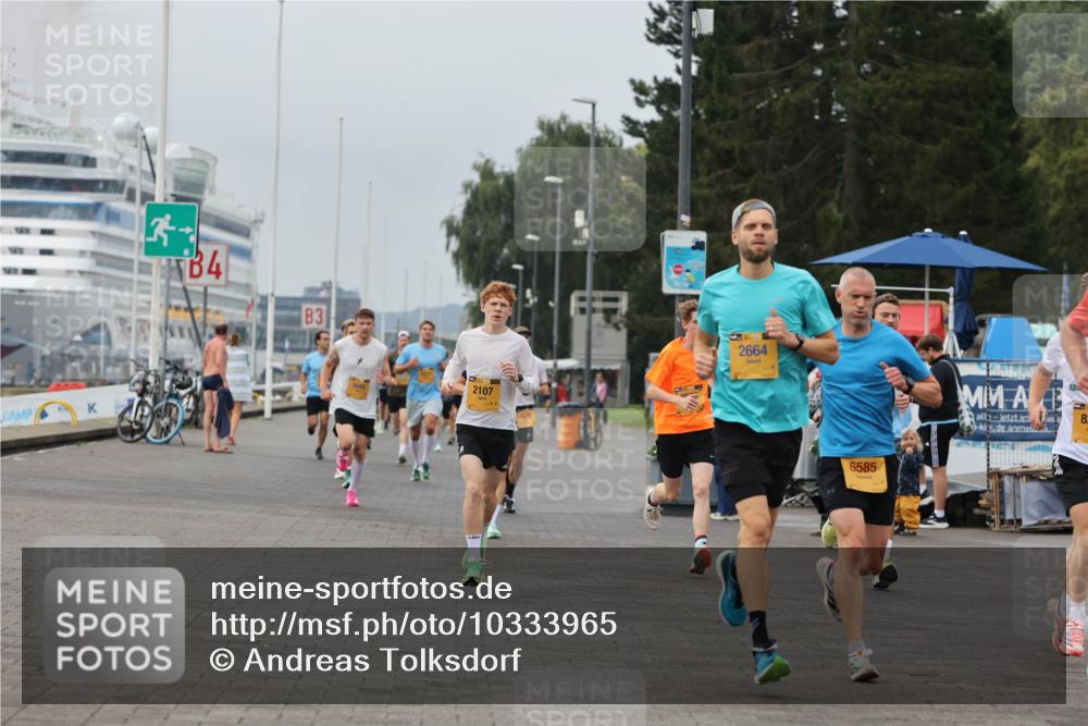 13.09.2026 - Kiel Lauf Andreas Tolksdorf http://msf.ph/oto/10333965 13.09.2026 09:52:03 Kiellinie 4, 3, 2107, 2664, 6585, 8 meine-sportfotos.de