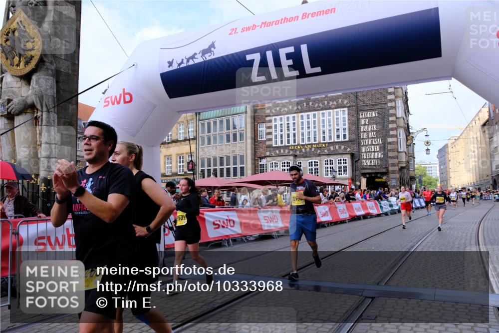 13.09.2026 - 21. swb-Marathon Bremen Tim E. http://msf.ph/oto/10333968 13.09.2026 11:05:55 Ziel 10168, 10186, 10238, 10259, 10260, 10432, 10457, 10864, 11024, 11146, 11314, 11387, 11394, 11520, 11521, 11571, 11572, 11724, 11791, 11892, 11947, 12055, 12156, 12273, 12330, 12362, 12501, 12773 meine-sportfotos.de