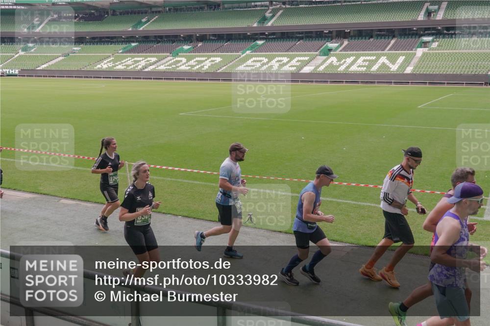 13.09.2026 - 21. swb-Marathon Bremen Michael Burmester http://msf.ph/oto/10333982 13.09.2026 13:07:13 Laufen im Stadion 109, 132, 156, 217, 287, 303, 310, 372, 430, 454, 489, 578, 607, 613, 682, 716, 784, 800, 808, 809, 831, 834, 846, 911, 922, 1083, 1173, 1189, 1205, 1210, 1274, 1322, 1364, 1365, 1369, 1387, 1395, 1437, 1532, 1533, 1545, 1574, 1581, 1600, 1823, 1831, 1841, 1848, 1854, 1871, 1909, 1926, 1938, 2003, 2070, 2076, 2090, 2219, 2275, 2283, 2310, 2318, 2355, 2356, 2393, 2405, 2440, 2492, 2565, 2611, 2699, 2707, 2721, 2731, 2755, 2802, 2818, 2831, 2866, 2902, 2911, 2949, 2960 meine-sportfotos.de