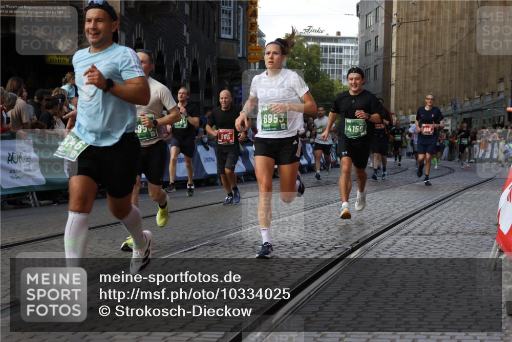 13.09.2026 - 21. swb-Marathon Bremen Strokosch-Dieckow http://msf.ph/oto/10334025 13.09.2026 13:17:02 Ziel 472, 675, 696, 734, 816, 827, 985, 2473, 2474, 2809, 3716, 3961, 4135, 4137, 4485, 5255, 5772, 6367, 6531, 6535, 7387, 7875, 2052, 4156, 4805, 6624, 6759, 6953, 7284, 8111, 8418, 8858 meine-sportfotos.de