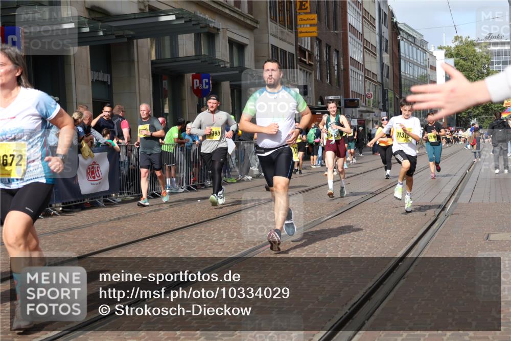13.09.2026 - 21. swb-Marathon Bremen Strokosch-Dieckow http://msf.ph/oto/10334029 13.09.2026 11:03:58 Ziel 10182, 10245, 10291, 10390, 10516, 10526, 10613, 10671, 10672, 10726, 10755, 10912, 10913, 11214, 11215, 11221, 11248, 11318, 11336, 11410, 11539, 11720, 11726, 11740, 11909, 12001, 12009, 12103, 12113, 12276, 12929, 10090, 10091, 10152, 10327, 10357, 10403, 10429, 10569, 10607, 10659, 10720, 10726, 10796, 10912, 10918, 10950, 11149, 11319, 11325, 11451, 11470, 11471, 11511, 11595, 11618, 11868, 11967, 12074, 12140, 12260, 12392, 12433, 12504 meine-sportfotos.de