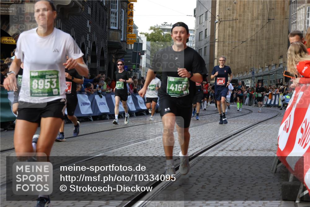 13.09.2026 - 21. swb-Marathon Bremen Strokosch-Dieckow http://msf.ph/oto/10334095 13.09.2026 13:17:03 Ziel 472, 675, 696, 734, 816, 827, 985, 2473, 2474, 2809, 3716, 3961, 4135, 4137, 4485, 5255, 5772, 6049, 6367, 6531, 6535, 7387, 7875, 2052, 4805, 6624, 6734, 6759, 7284, 8111, 8418 meine-sportfotos.de