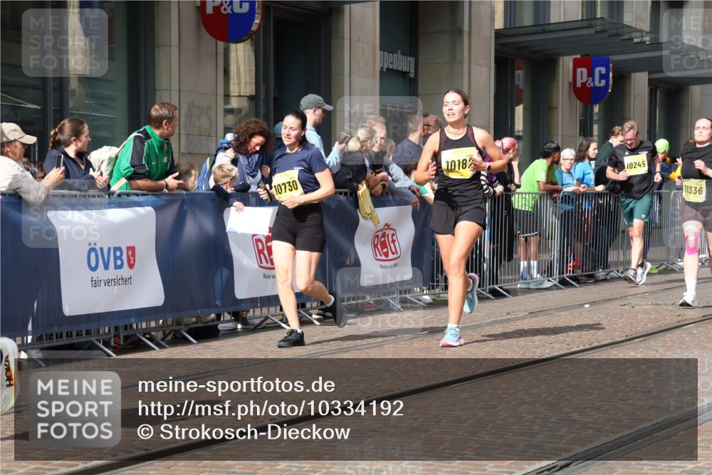 13.09.2026 - 21. swb-Marathon Bremen Strokosch-Dieckow http://msf.ph/oto/10334192 13.09.2026 11:04:06 Ziel 10160, 10182, 10245, 10291, 10526, 10613, 10711, 10755, 10877, 11214, 11215, 11221, 11248, 11336, 11410, 11720, 11726, 11740, 11761, 11991, 12009, 12276, 12929, 10152, 10357, 10390, 10403, 10429, 10516, 10607, 10659, 10671, 10672, 10720, 10726, 10796, 10912, 10913, 10918, 11149, 11318, 11319, 11325, 11451, 11470, 11471, 11511, 11539, 11618, 11726, 11868, 11909, 11967, 12001, 12103, 12113, 12140, 12260, 12276, 12392, 12433, 12504 meine-sportfotos.de
