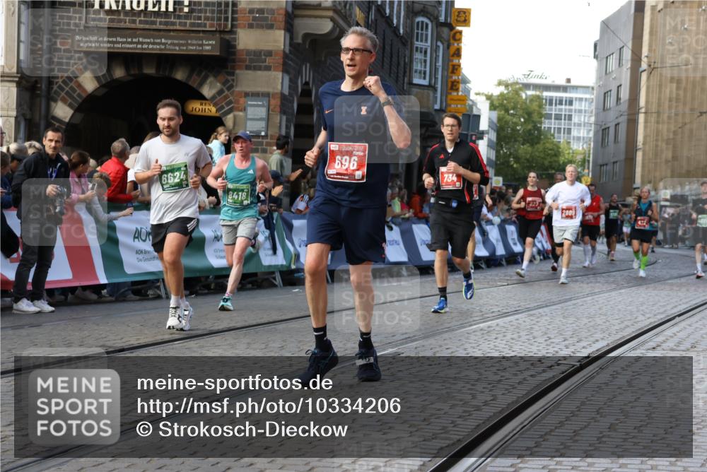 13.09.2026 - 21. swb-Marathon Bremen Strokosch-Dieckow http://msf.ph/oto/10334206 13.09.2026 13:17:07 Ziel 385, 472, 675, 696, 734, 827, 985, 1970, 2319, 2473, 2474, 2809, 3716, 3961, 4135, 4137, 4485, 5255, 5772, 6049, 6531, 6535, 6819, 7297, 7387, 7875, 842, 2052, 3148, 4805, 6095, 6624, 6734, 6759, 8418 meine-sportfotos.de