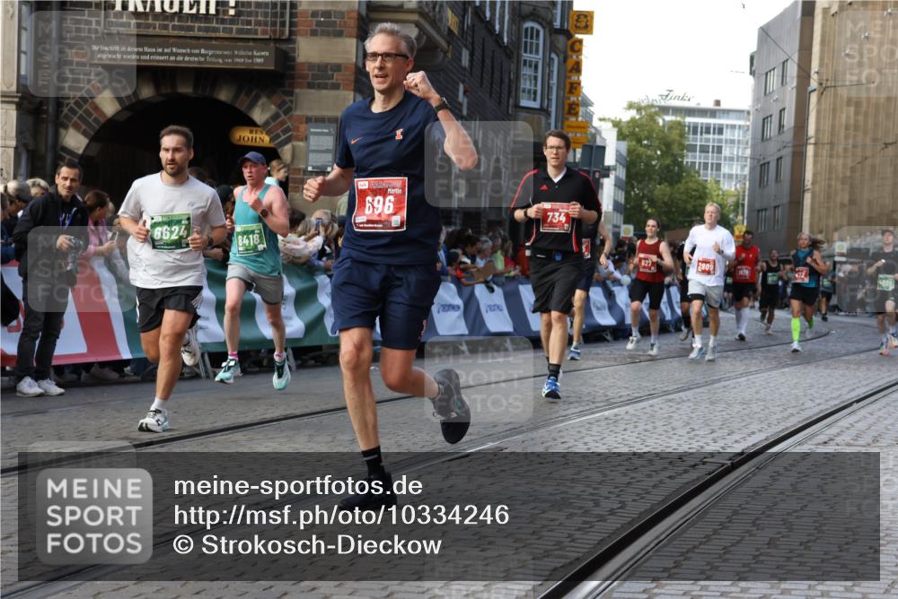 13.09.2026 - 21. swb-Marathon Bremen Strokosch-Dieckow http://msf.ph/oto/10334246 13.09.2026 13:17:08 Ziel 385, 472, 675, 696, 734, 827, 985, 1970, 2319, 2473, 2474, 2809, 3706, 3716, 3961, 4135, 4137, 4485, 5772, 6049, 6531, 6535, 6819, 7297, 7387, 7875, 842, 2052, 3148, 4805, 6095, 6734, 6759 meine-sportfotos.de