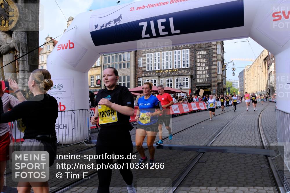 13.09.2026 - 21. swb-Marathon Bremen Tim E. http://msf.ph/oto/10334266 13.09.2026 11:06:02 Ziel 10018, 10168, 10238, 10259, 10260, 10305, 10457, 10864, 11024, 11520, 11791, 11892, 11947, 12156, 12362, 12378, 12501, 12523, 12528, 12773 meine-sportfotos.de
