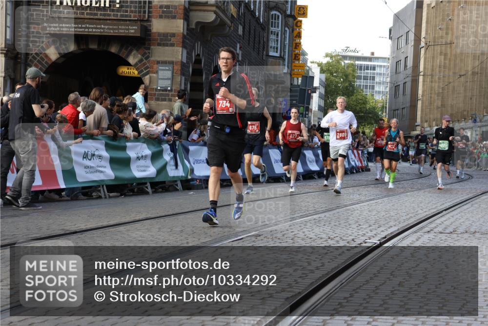 13.09.2026 - 21. swb-Marathon Bremen Strokosch-Dieckow http://msf.ph/oto/10334292 13.09.2026 13:17:09 Ziel 385, 472, 675, 696, 734, 827, 985, 1970, 2319, 2473, 2474, 2809, 3706, 3716, 3961, 4135, 4137, 4485, 5772, 6049, 6531, 6535, 6819, 7297, 7387, 7875, 842, 3148, 4805, 6095, 6734, 6759 meine-sportfotos.de