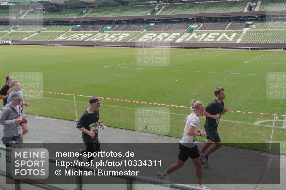 13.09.2026 - 21. swb-Marathon Bremen Michael Burmester http://msf.ph/oto/10334311 13.09.2026 13:07:54 Laufen im Stadion 132, 156, 310, 372, 489, 551, 607, 682, 716, 800, 808, 809, 831, 834, 846, 884, 911, 922, 1083, 1124, 1173, 1189, 1205, 1210, 1285, 1289, 1322, 1364, 1369, 1387, 1395, 1437, 1532, 1545, 1559, 1600, 1688, 1831, 1841, 1848, 1854, 1871, 1899, 1926, 1938, 2003, 2041, 2070, 2090, 2215, 2219, 2229, 2275, 2283, 2318, 2366, 2380, 2405, 2440, 2467, 2492, 2565, 2611, 2635, 2699, 2707, 2721, 2727, 2731, 2755, 2782, 2802, 2818, 2831, 2841, 2866, 2897, 2902, 2911, 2930, 2949, 2960, 3067 meine-sportfotos.de