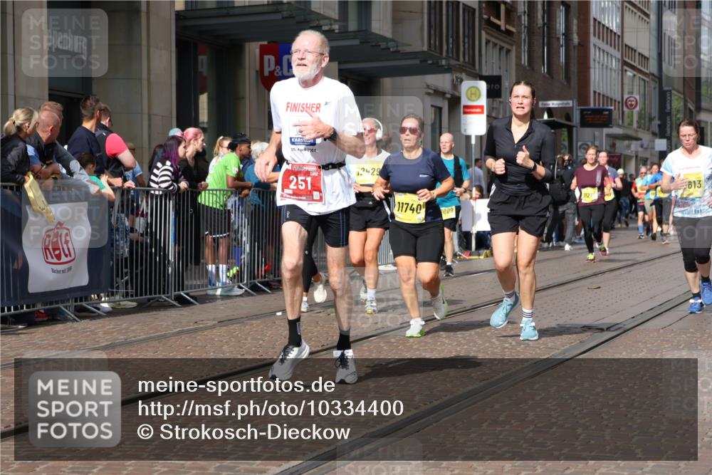 13.09.2026 - 21. swb-Marathon Bremen Strokosch-Dieckow http://msf.ph/oto/10334400 13.09.2026 11:04:12 Ziel 10160, 10245, 10481, 10526, 10613, 10711, 10755, 10877, 11114, 11214, 11215, 11248, 11364, 11410, 11592, 11720, 11740, 11761, 11991, 12009, 12929, 10152, 10182, 10291, 10390, 10403, 10516, 10607, 10659, 10671, 10672, 10720, 10726, 10912, 10913, 10918, 11149, 11221, 11318, 11319, 11325, 11336, 11451, 11470, 11471, 11511, 11539, 11618, 11726, 11909, 11967, 12001, 12103, 12113, 12140, 12260, 12276, 12392, 12433, 12504 meine-sportfotos.de