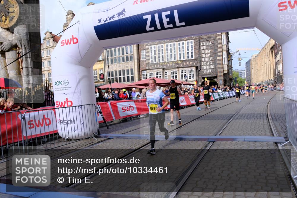 13.09.2026 - 21. swb-Marathon Bremen Tim E. http://msf.ph/oto/10334461 13.09.2026 11:06:08 Ziel 10018, 10168, 10238, 10305, 10382, 10457, 10619, 11024, 11132, 11164, 11477, 12156, 12186, 12378, 12523, 12528, 12773 meine-sportfotos.de