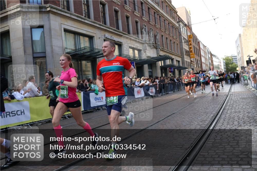 13.09.2026 - 21. swb-Marathon Bremen Strokosch-Dieckow http://msf.ph/oto/10334542 13.09.2026 13:24:16 Ziel 282, 789, 790, 1516, 1582, 2280, 3375, 3524, 3994, 4000, 4198, 4277, 5328, 5572, 5668, 5669, 5929, 5953, 6080, 6626, 7156, 7568, 8310, 8636, 8784, 8881, 9264, 9541, 9573, 9676, 10069, 10071, 10097, 102, 342, 776, 909, 1199, 1250, 2210, 2295, 2370, 2491, 2967, 3044, 3372, 4559, 5012, 5104, 5146, 5208, 5257, 5397, 5481, 5623, 5928, 6105, 6772, 7059, 7069, 7081, 7094, 7105, 8082, 8179, 8415, 9087, 9916, 10059, 13007 meine-sportfotos.de