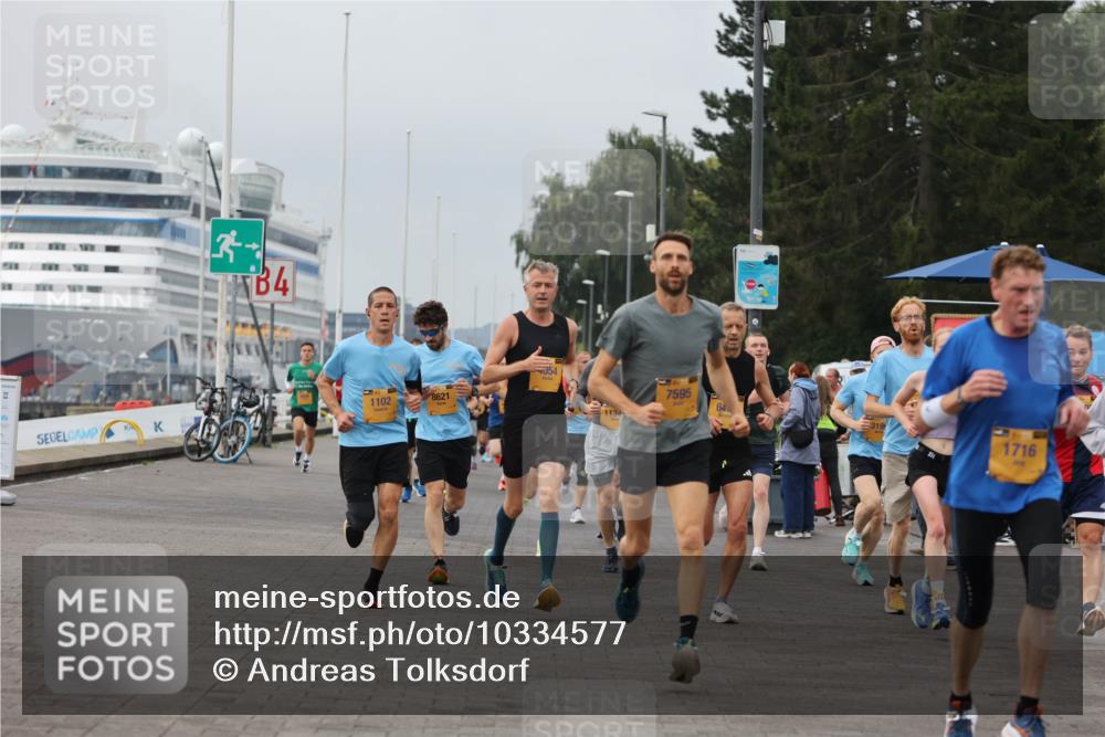 13.09.2026 - Kiel Lauf Andreas Tolksdorf http://msf.ph/oto/10334577 13.09.2026 09:52:26 Kiellinie 3, 4, 1102, 8621, 54, 1134, 7595, 64, 1716 meine-sportfotos.de