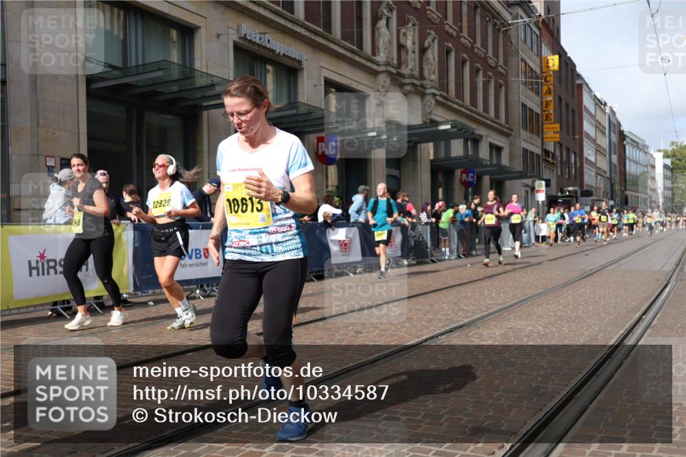 13.09.2026 - 21. swb-Marathon Bremen Strokosch-Dieckow http://msf.ph/oto/10334587 13.09.2026 11:04:16 Ziel 10160, 10245, 10283, 10481, 10526, 10711, 10755, 10877, 11114, 11214, 11215, 11248, 11364, 11366, 11410, 11592, 11705, 11740, 11761, 11991, 12009, 12929, 10182, 10291, 10390, 10516, 10607, 10613, 10659, 10671, 10672, 10720, 10726, 10912, 10913, 11221, 11318, 11319, 11336, 11470, 11471, 11539, 11618, 11720, 11726, 11909, 12001, 12103, 12113, 12140, 12260, 12276, 12392, 12433 meine-sportfotos.de