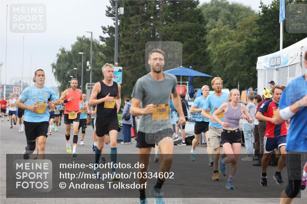 13.09.2026 - Kiel Lauf Andreas Tolksdorf http://msf.ph/oto/10334602 13.09.2026 09:52:27 Kiellinie 3, 1102, 2226, 110, 7595 meine-sportfotos.de