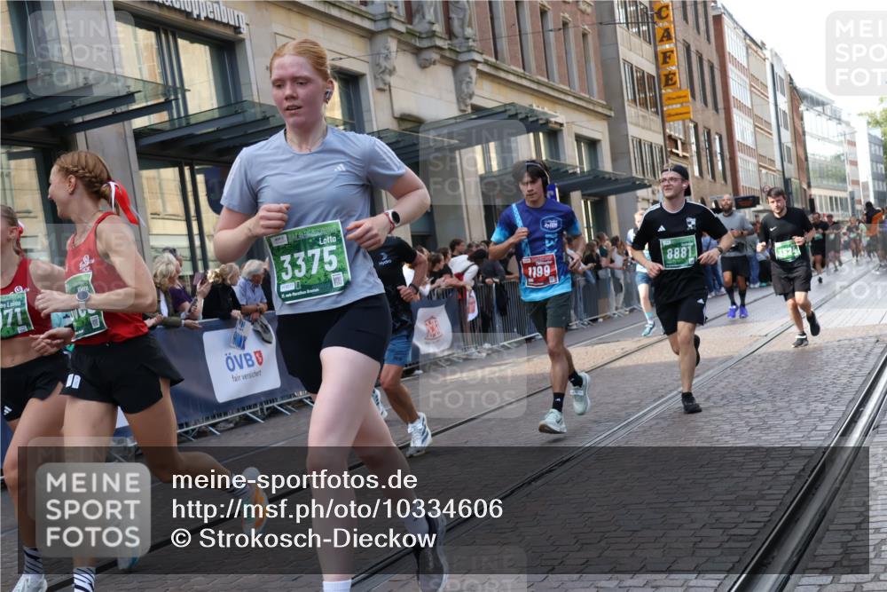 13.09.2026 - 21. swb-Marathon Bremen Strokosch-Dieckow http://msf.ph/oto/10334606 13.09.2026 13:24:18 Ziel 282, 789, 790, 1516, 1582, 2280, 3375, 3524, 3994, 4198, 4262, 4277, 5328, 5572, 5664, 5668, 5669, 5953, 6080, 6626, 7156, 7568, 8310, 8636, 8784, 8881, 9264, 9541, 9573, 9676, 10069, 10071, 10097, 10103, 102, 776, 909, 1199, 1250, 2210, 2295, 2370, 2491, 2967, 3044, 3372, 4000, 4559, 5012, 5104, 5208, 5257, 5397, 5481, 5623, 5928, 5929, 6105, 6772, 7059, 7069, 7081, 7094, 8082, 8179, 8415, 9087, 9916 meine-sportfotos.de