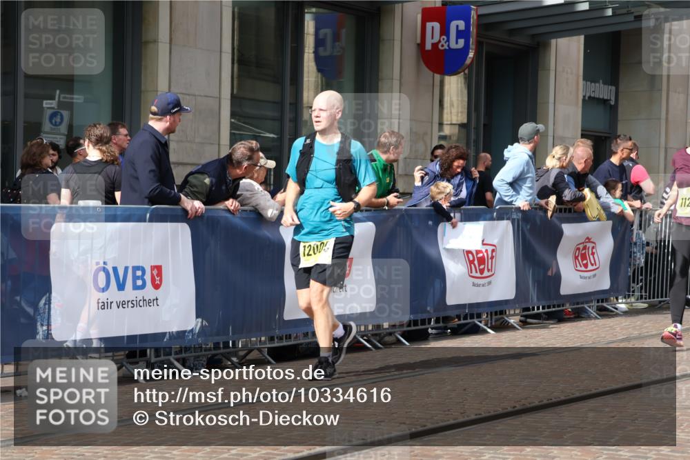 13.09.2026 - 21. swb-Marathon Bremen Strokosch-Dieckow http://msf.ph/oto/10334616 13.09.2026 11:04:18 Ziel 10160, 10198, 10245, 10283, 10481, 10526, 10711, 10755, 10877, 10940, 11006, 11114, 11214, 11215, 11248, 11364, 11366, 11410, 11592, 11705, 11761, 11991, 12005, 12009, 12929, 10182, 10291, 10390, 10516, 10526, 10607, 10613, 10671, 10672, 10726, 10912, 10913, 11214, 11215, 11221, 11318, 11319, 11336, 11470, 11471, 11539, 11618, 11720, 11726, 11740, 11909, 12001, 12103, 12113, 12140, 12260, 12276, 12392, 12433 meine-sportfotos.de