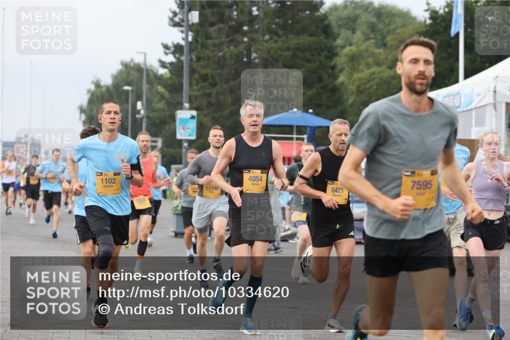 13.09.2026 - Kiel Lauf Andreas Tolksdorf http://msf.ph/oto/10334620 13.09.2026 09:52:28 Kiellinie 38, 1102, 11348, 2226, 38, 4054, 6421, 7595 meine-sportfotos.de