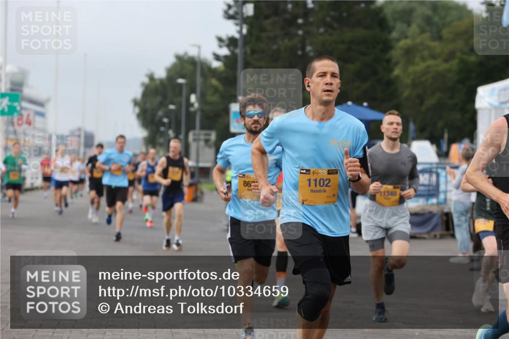 13.09.2026 - Kiel Lauf Andreas Tolksdorf http://msf.ph/oto/10334659 13.09.2026 09:52:29 Kiellinie 84, 86, 38, 1102, 11348 meine-sportfotos.de