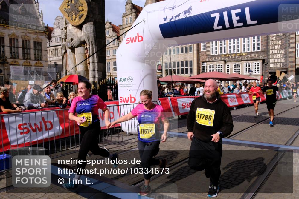 13.09.2026 - 21. swb-Marathon Bremen Tim E. http://msf.ph/oto/10334673 13.09.2026 11:06:26 Ziel 10204, 10375, 10662, 11029, 11156, 11460, 11674, 11690, 11775, 11786, 12486 meine-sportfotos.de