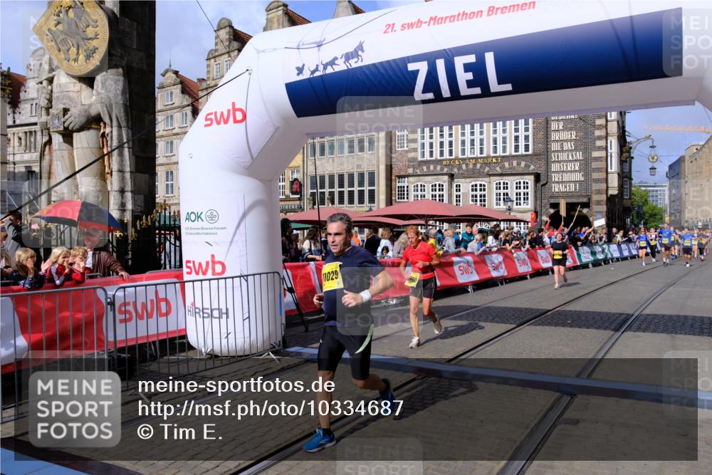 13.09.2026 - 21. swb-Marathon Bremen Tim E. http://msf.ph/oto/10334687 13.09.2026 11:06:28 Ziel 10204, 10375, 10376, 10662, 10681, 10682, 11029, 11156, 11460, 11674, 11690, 11775, 11786, 11849, 12479, 12486 meine-sportfotos.de