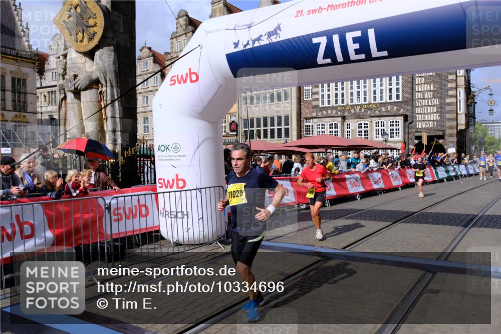 13.09.2026 - 21. swb-Marathon Bremen Tim E. http://msf.ph/oto/10334696 13.09.2026 11:06:28 Ziel 10204, 10375, 10376, 10662, 10681, 10682, 11029, 11156, 11460, 11674, 11690, 11775, 11786, 11849, 12479, 12486 meine-sportfotos.de