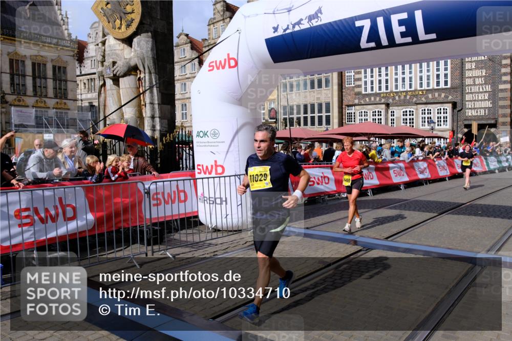 13.09.2026 - 21. swb-Marathon Bremen Tim E. http://msf.ph/oto/10334710 13.09.2026 11:06:28 Ziel 10204, 10375, 10376, 10662, 10681, 10682, 11029, 11156, 11460, 11674, 11690, 11775, 11786, 11849, 12479, 12486 meine-sportfotos.de