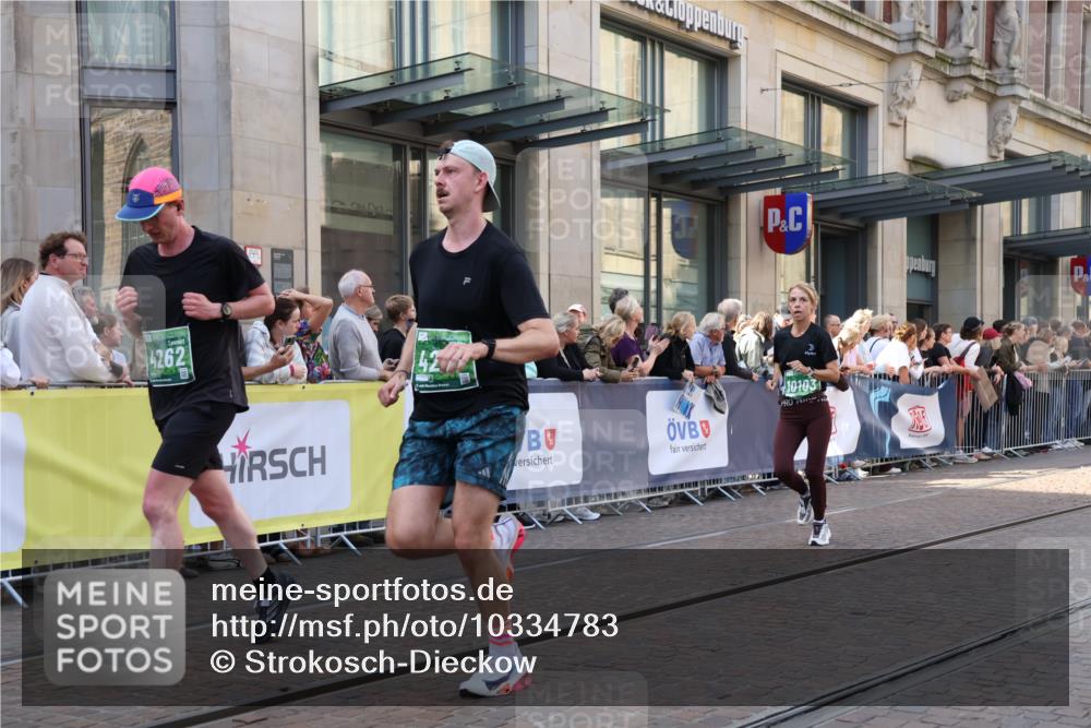 13.09.2026 - 21. swb-Marathon Bremen Strokosch-Dieckow http://msf.ph/oto/10334783 13.09.2026 13:24:30 Ziel 282, 972, 1516, 1582, 2280, 2761, 3015, 3524, 4113, 4198, 4262, 4277, 4973, 5328, 5664, 6079, 6360, 6544, 6626, 6807, 6943, 7409, 7854, 8636, 8853, 9152, 9541, 10097, 10103, 776, 789, 790, 909, 1250, 1582, 2295, 2491, 3375, 3524, 3994, 4000, 4559, 5012, 5208, 5481, 5572, 5668, 5669, 5928, 5929, 5953, 6080, 6105, 7059, 7069, 7081, 7156, 7568, 8082, 8310, 8415, 8784, 8881, 9087, 9264, 9573, 9676, 9916, 10069, 10071 meine-sportfotos.de