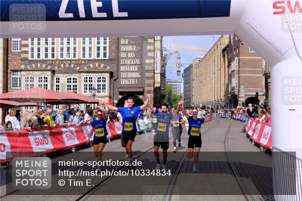 13.09.2026 - 21. swb-Marathon Bremen Tim E. http://msf.ph/oto/10334834 13.09.2026 11:06:33 Ziel 10375, 10376, 10681, 10682, 10852, 11029, 11340, 11374, 11432, 11460, 11674, 11690, 11729, 11786, 11849, 12479 meine-sportfotos.de