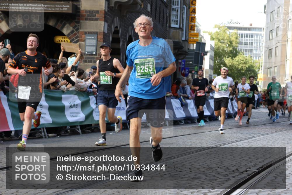 13.09.2026 - 21. swb-Marathon Bremen Strokosch-Dieckow http://msf.ph/oto/10334844 13.09.2026 13:17:28 Ziel 2052, 3246, 3706, 4156, 4805, 6624, 6704, 6759, 6953, 7284, 8111, 8418, 8858, 560, 771, 1297, 2008, 2125, 2234, 2812, 3760, 4171, 4498, 4499, 4620, 5041, 5550, 5817, 7901, 8100, 8250, 8446, 9075, 9400, 9505, 13107 meine-sportfotos.de