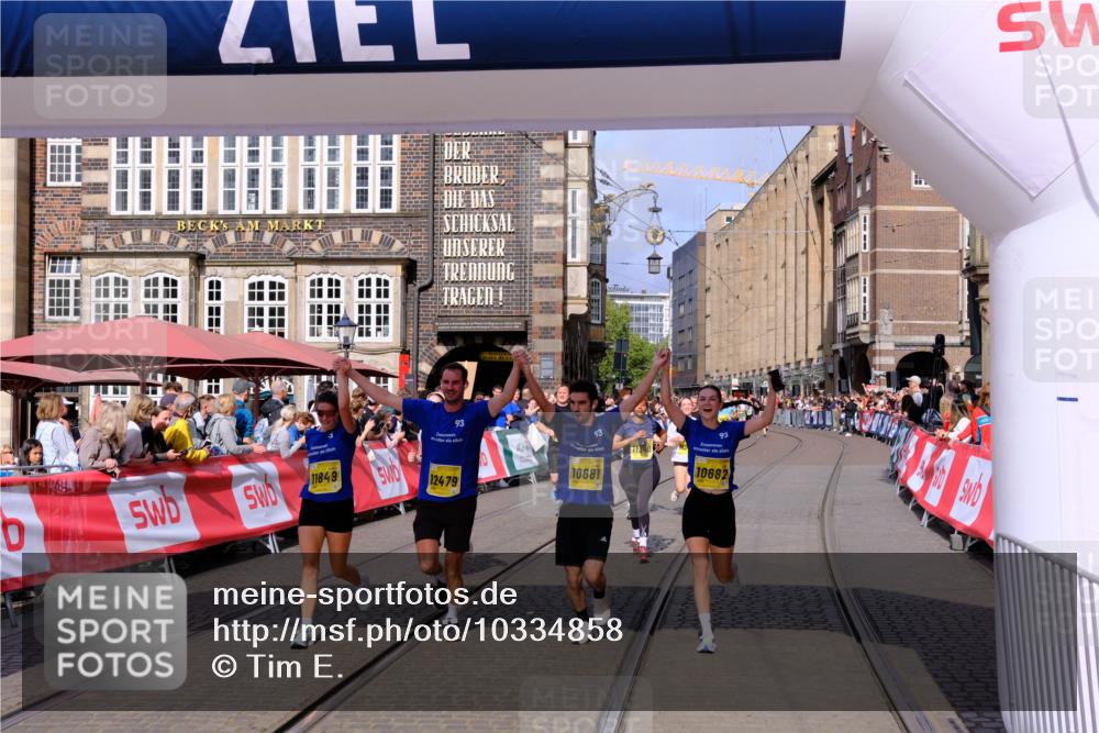 13.09.2026 - 21. swb-Marathon Bremen Tim E. http://msf.ph/oto/10334858 13.09.2026 11:06:34 Ziel 10375, 10376, 10681, 10682, 10852, 10853, 11028, 11029, 11340, 11374, 11432, 11460, 11674, 11690, 11729, 11786, 11849, 12217, 12479 meine-sportfotos.de