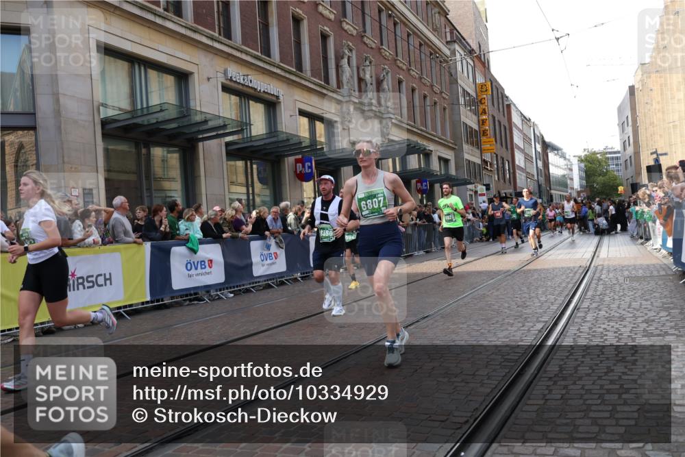 13.09.2026 - 21. swb-Marathon Bremen Strokosch-Dieckow http://msf.ph/oto/10334929 13.09.2026 13:24:34 Ziel 282, 972, 1264, 1516, 2280, 2761, 3015, 4113, 4198, 4262, 4277, 4507, 4973, 5328, 5664, 6079, 6360, 6544, 6626, 6807, 6943, 7409, 7854, 8853, 9152, 9541, 10103, 789, 790, 1250, 1582, 2295, 2491, 3375, 3524, 3994, 4000, 4559, 5572, 5668, 5669, 5928, 5929, 5953, 6080, 7069, 7081, 7156, 7568, 8310, 8415, 8636, 8784, 8881, 9264, 9573, 9676, 9916, 10069, 10071, 10097 meine-sportfotos.de