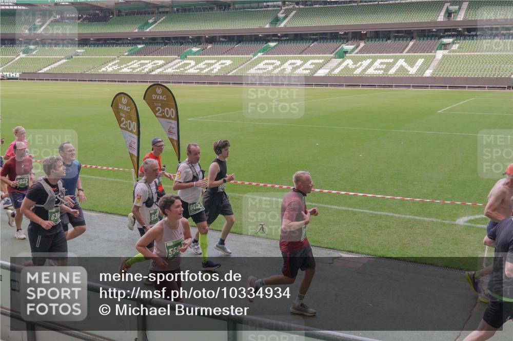 13.09.2026 - 21. swb-Marathon Bremen Michael Burmester http://msf.ph/oto/10334934 13.09.2026 13:09:13 Laufen im Stadion 164, 383, 391, 448, 532, 549, 551, 563, 625, 800, 808, 813, 869, 884, 898, 1025, 1072, 1124, 1150, 1180, 1285, 1289, 1395, 1398, 1559, 1688, 1831, 1880, 1899, 2003, 2041, 2208, 2215, 2229, 2232, 2243, 2366, 2380, 2413, 2429, 2441, 2467, 2471, 2525, 2573, 2594, 2611, 2635, 2692, 2714, 2717, 2727, 2782, 2802, 2823, 2841, 2866, 2897, 2920, 2930, 2931, 2941, 3032, 3063, 3067, 3086, 3291, 3316, 3333, 3398, 3437, 3707, 3769, 3857, 109 meine-sportfotos.de