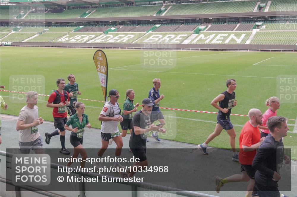 13.09.2026 - 21. swb-Marathon Bremen Michael Burmester http://msf.ph/oto/10334968 13.09.2026 13:09:16 Laufen im Stadion 164, 383, 391, 448, 532, 549, 551, 563, 625, 800, 808, 813, 869, 884, 898, 1025, 1072, 1124, 1150, 1180, 1285, 1289, 1395, 1398, 1559, 1688, 1831, 1880, 1899, 2041, 2208, 2215, 2229, 2232, 2243, 2366, 2380, 2413, 2429, 2441, 2467, 2471, 2525, 2573, 2594, 2611, 2635, 2692, 2714, 2717, 2727, 2782, 2785, 2823, 2841, 2866, 2897, 2920, 2930, 2931, 2941, 3032, 3063, 3067, 3086, 3291, 3316, 3333, 3398, 3437, 3707, 3769, 3857, 109 meine-sportfotos.de