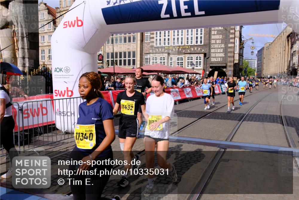 13.09.2026 - 21. swb-Marathon Bremen Tim E. http://msf.ph/oto/10335031 13.09.2026 11:06:39 Ziel 10376, 10681, 10682, 10852, 10853, 11028, 11029, 11340, 11374, 11432, 11460, 11690, 11729, 11849, 12217, 12479, 12485 meine-sportfotos.de