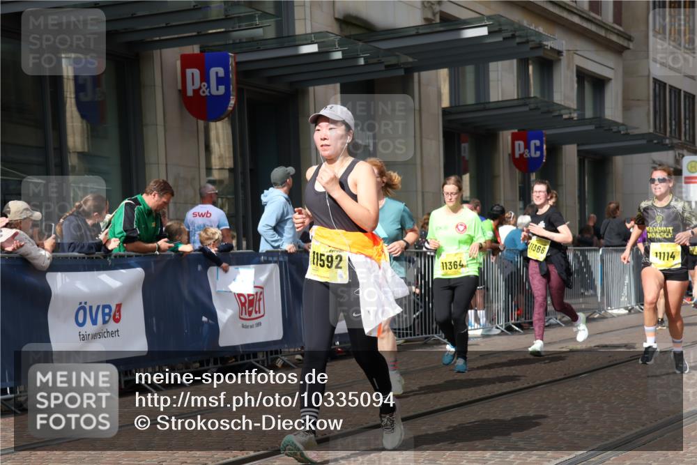 13.09.2026 - 21. swb-Marathon Bremen Strokosch-Dieckow http://msf.ph/oto/10335094 13.09.2026 11:04:31 Ziel 10198, 10283, 10315, 10465, 10481, 10729, 10741, 10850, 10855, 10856, 10877, 10940, 10975, 11006, 11114, 11133, 11272, 11364, 11366, 11395, 11518, 11592, 11705, 11757, 11939, 12005, 12235, 12420, 12493, 12495, 12498, 12500, 12502, 12522, 12563, 10160, 10182, 10245, 10291, 10526, 10613, 10711, 10755, 10877, 11214, 11215, 11221, 11248, 11336, 11410, 11720, 11726, 11740, 11761, 11991, 12009, 12276, 12929 meine-sportfotos.de