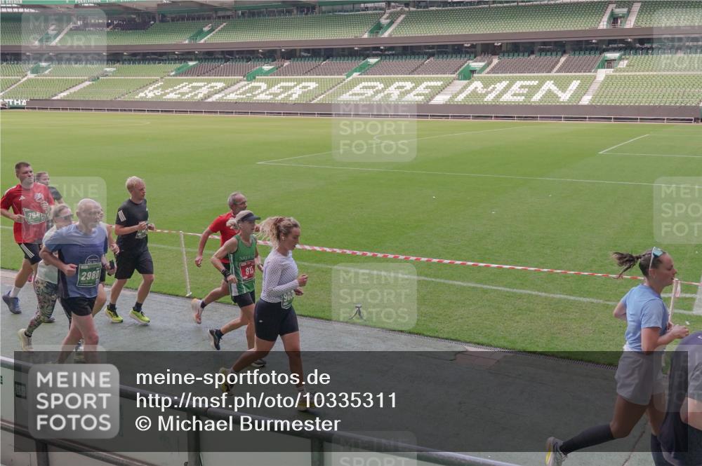 13.09.2026 - 21. swb-Marathon Bremen Michael Burmester http://msf.ph/oto/10335311 13.09.2026 13:09:57 Laufen im Stadion 164, 383, 391, 448, 532, 549, 563, 625, 813, 869, 898, 1025, 1072, 1124, 1150, 1180, 1398, 1738, 1855, 1867, 1880, 1894, 1967, 2202, 2208, 2232, 2243, 2268, 2284, 2333, 2339, 2342, 2380, 2413, 2429, 2432, 2441, 2467, 2471, 2525, 2530, 2553, 2573, 2594, 2654, 2682, 2692, 2714, 2717, 2785, 2819, 2823, 2841, 2897, 2920, 2930, 2931, 2932, 2941, 3032, 3063, 3086, 3089, 3122, 3208, 3291, 3316, 3333, 3370, 3398, 3410, 3437, 3470, 3707, 3769, 3857, 109 meine-sportfotos.de