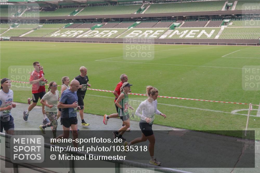 13.09.2026 - 21. swb-Marathon Bremen Michael Burmester http://msf.ph/oto/10335318 13.09.2026 13:09:57 Laufen im Stadion 164, 383, 391, 448, 532, 549, 563, 625, 813, 869, 898, 1025, 1072, 1124, 1150, 1180, 1398, 1738, 1855, 1867, 1880, 1894, 1967, 2202, 2208, 2232, 2243, 2268, 2284, 2333, 2339, 2342, 2380, 2413, 2429, 2432, 2441, 2467, 2471, 2525, 2530, 2553, 2573, 2594, 2654, 2682, 2692, 2714, 2717, 2785, 2819, 2823, 2841, 2897, 2920, 2930, 2931, 2932, 2941, 3032, 3063, 3086, 3089, 3122, 3208, 3291, 3316, 3333, 3370, 3398, 3410, 3437, 3470, 3707, 3769, 3857, 109 meine-sportfotos.de