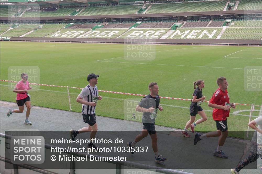 13.09.2026 - 21. swb-Marathon Bremen Michael Burmester http://msf.ph/oto/10335337 13.09.2026 13:09:59 Laufen im Stadion 164, 383, 391, 448, 532, 549, 563, 581, 625, 813, 869, 898, 1025, 1072, 1150, 1180, 1398, 1738, 1855, 1867, 1880, 1894, 1967, 2202, 2208, 2232, 2243, 2268, 2284, 2333, 2339, 2342, 2380, 2413, 2429, 2432, 2441, 2467, 2471, 2525, 2530, 2553, 2573, 2594, 2654, 2682, 2692, 2714, 2717, 2785, 2819, 2823, 2841, 2897, 2920, 2931, 2932, 2941, 3032, 3063, 3086, 3089, 3122, 3208, 3291, 3316, 3333, 3370, 3398, 3410, 3437, 3470, 3707, 3769, 3857, 109 meine-sportfotos.de