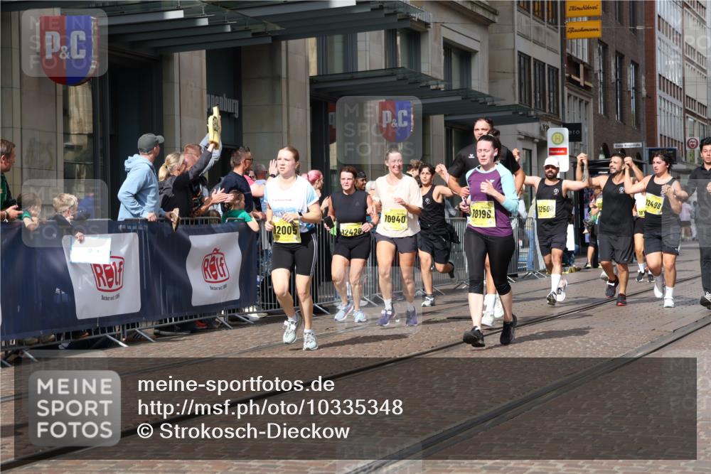 13.09.2026 - 21. swb-Marathon Bremen Strokosch-Dieckow http://msf.ph/oto/10335348 13.09.2026 11:04:36 Ziel 10198, 10283, 10315, 10465, 10481, 10729, 10741, 10850, 10855, 10856, 10940, 10975, 11006, 11133, 11272, 11366, 11395, 11518, 11705, 11757, 11939, 12002, 12005, 12064, 12235, 12420, 12493, 12495, 12498, 12500, 12502, 12522, 12563, 10160, 10182, 10245, 10526, 10613, 10711, 10755, 10877, 11114, 11214, 11215, 11248, 11336, 11364, 11410, 11592, 11720, 11740, 11761, 11991, 12009, 12929 meine-sportfotos.de