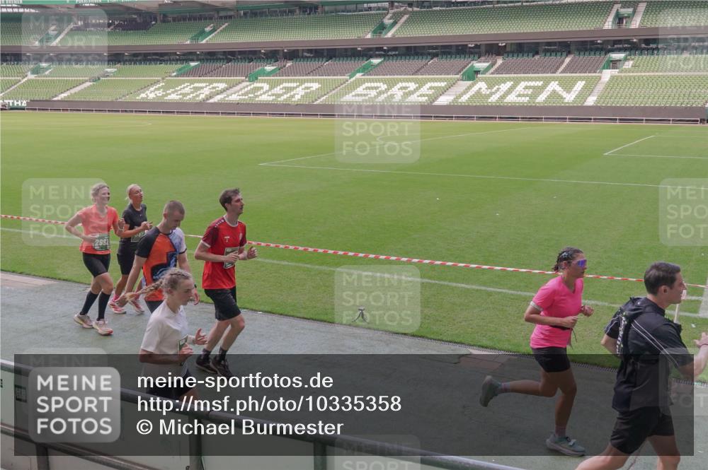 13.09.2026 - 21. swb-Marathon Bremen Michael Burmester http://msf.ph/oto/10335358 13.09.2026 13:10:01 Laufen im Stadion 164, 373, 383, 391, 448, 532, 549, 563, 581, 625, 813, 869, 898, 1025, 1072, 1150, 1180, 1398, 1738, 1855, 1867, 1880, 1894, 1967, 2202, 2208, 2232, 2243, 2268, 2284, 2333, 2339, 2342, 2380, 2413, 2429, 2432, 2441, 2467, 2471, 2525, 2530, 2553, 2573, 2594, 2654, 2682, 2692, 2714, 2717, 2785, 2819, 2823, 2841, 2920, 2931, 2932, 2941, 3032, 3063, 3086, 3089, 3122, 3174, 3208, 3291, 3316, 3333, 3370, 3398, 3410, 3437, 3470, 3707, 3769, 3857, 109 meine-sportfotos.de